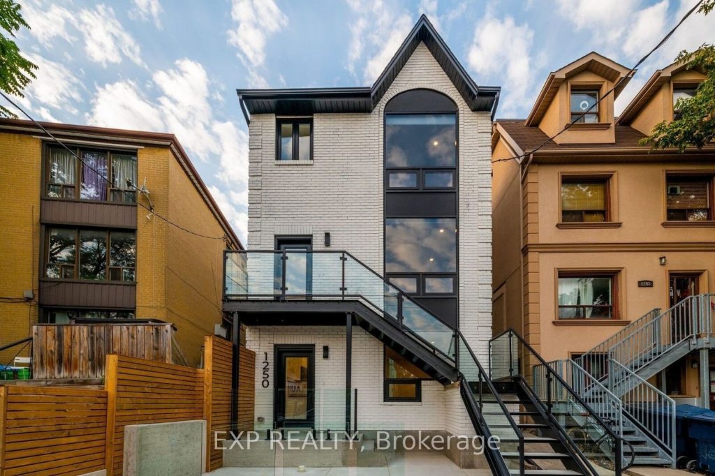 3-bedroom multiplex home for rent in Toronto — 1 - 1250 Davenport Avenue (Photo 1)