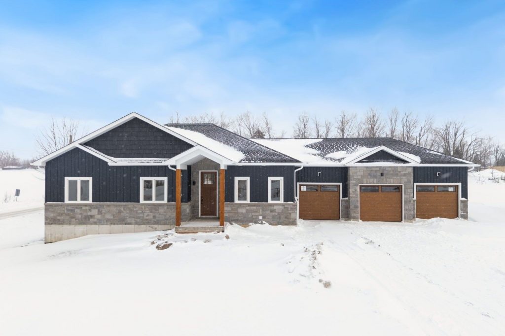 3-bedroom detached home for sale in Oro-medonte — 1 Meadow Acres Road (Photo 1)