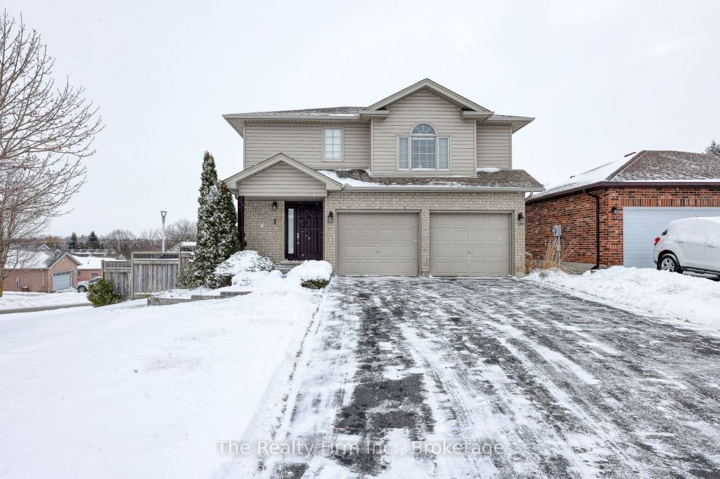 3-bedroom detached home for sale in Ingersoll — 1 Riverview Road (Photo 1)