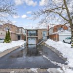 7-bedroom detached home for sale in Brampton — 10 Pickard Lane (Photo 1)
