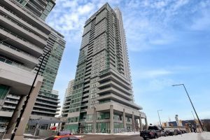 3-bedroom condo apartment for sale in Toronto — 1002 - 70 Town Centre Court