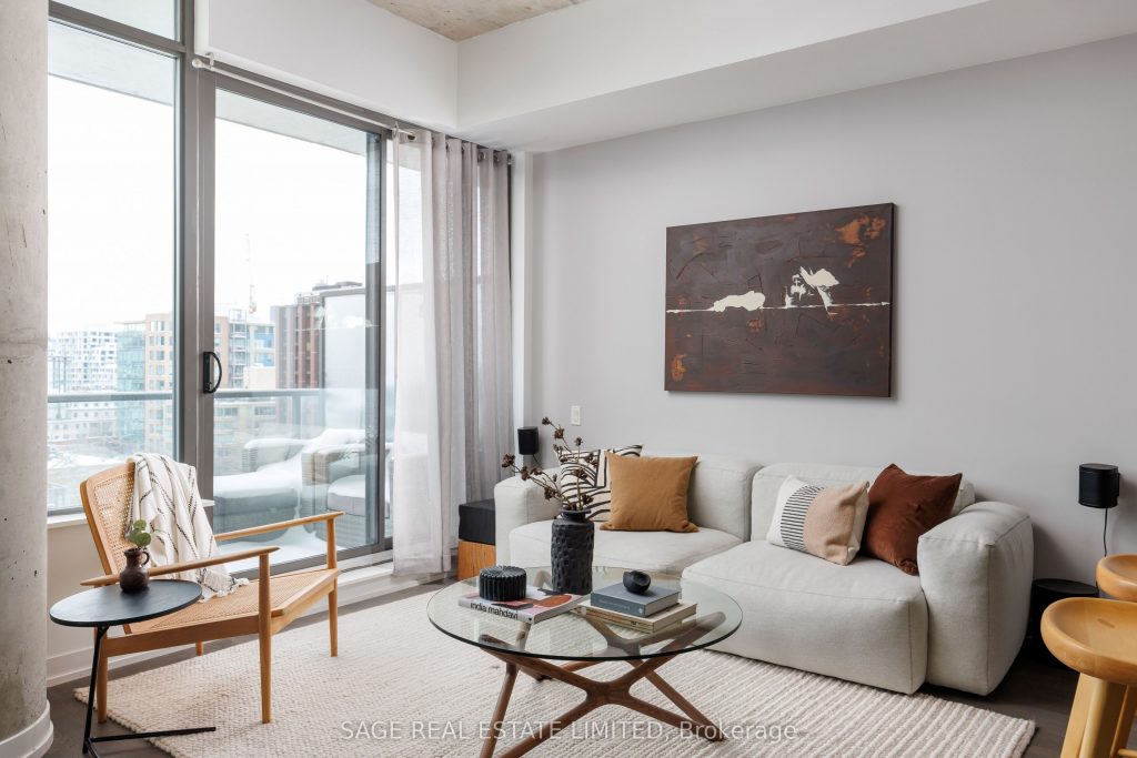 1-bedroom condo apartment for sale in Toronto — 1008 - 560 King Street W (Photo 1)