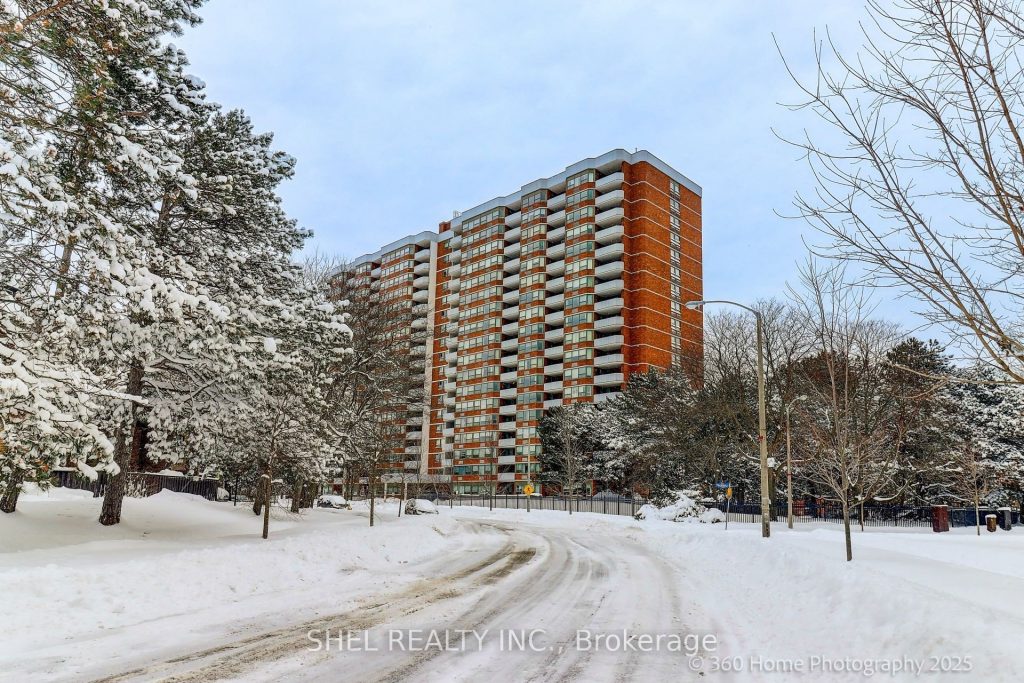 2-bedroom condo apartment for rent in Toronto — 1009 - 121 Ling Road (Photo 1)
