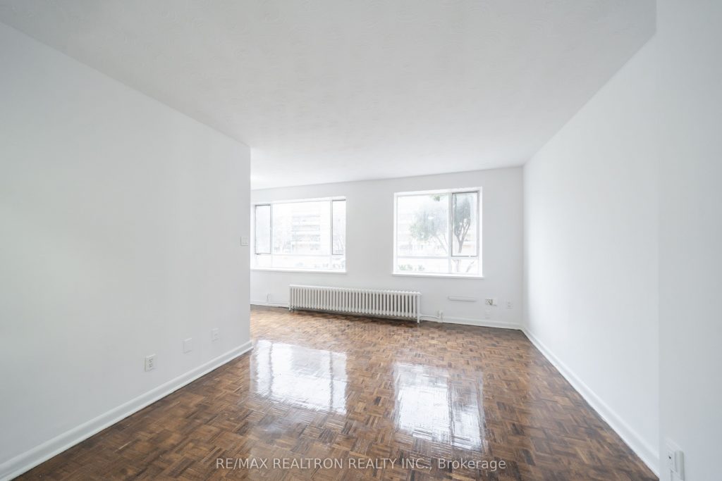 Studio condo apartment for rent in Toronto — 101 - 2895 Bathurst Street (Photo 1)