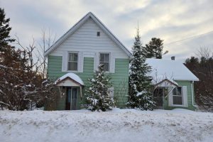 Studio detached home for sale in Addington Highlands — 10118 Highway 41 Highway