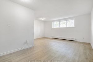 Studio condo apartment for rent in Richmond Hill — 102 - 165 Colborne Avenue