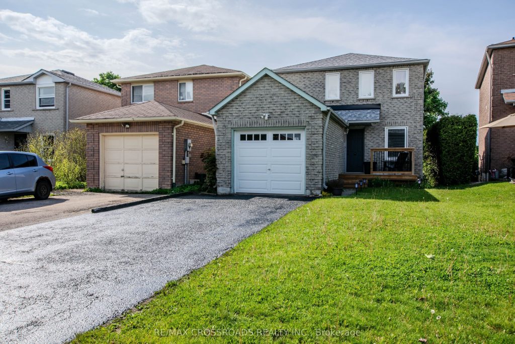 3-bedroom detached home for sale in Barrie — 102 Ferguson Drive (Photo 1)