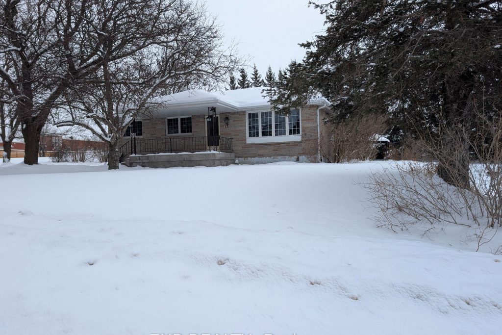 3-bedroom detached home for sale in Selwyn — 103 Bridge Street (Photo 1)
