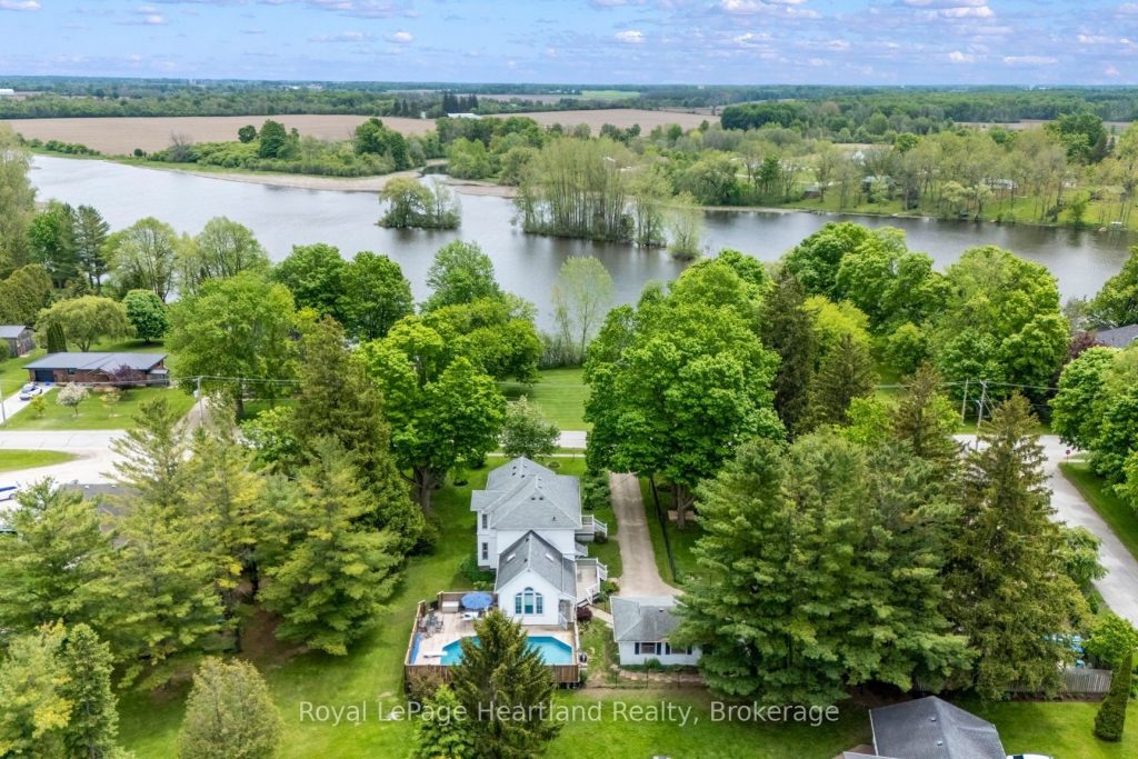 4-bedroom detached home for sale in Howick — 1047 Gibson Street (Photo 1)