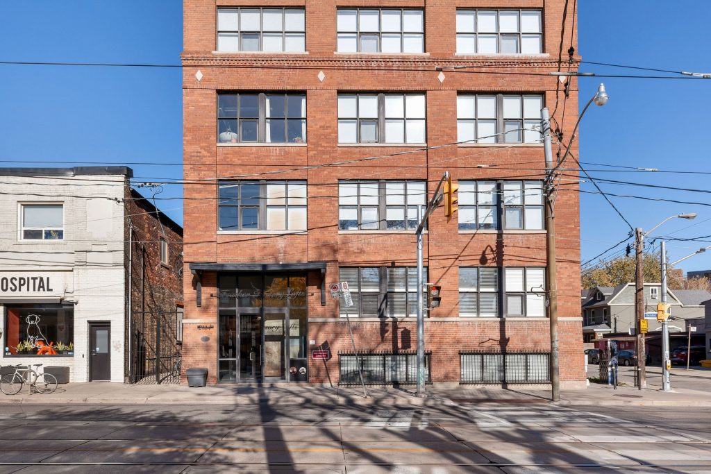 1-bedroom condo apartment for sale in Toronto — 105 - 2154 Dundas Street W (Photo 1)