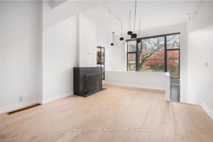 2-bedroom condo apartment for rent in Toronto — 105 - 676 Richmond Street W
