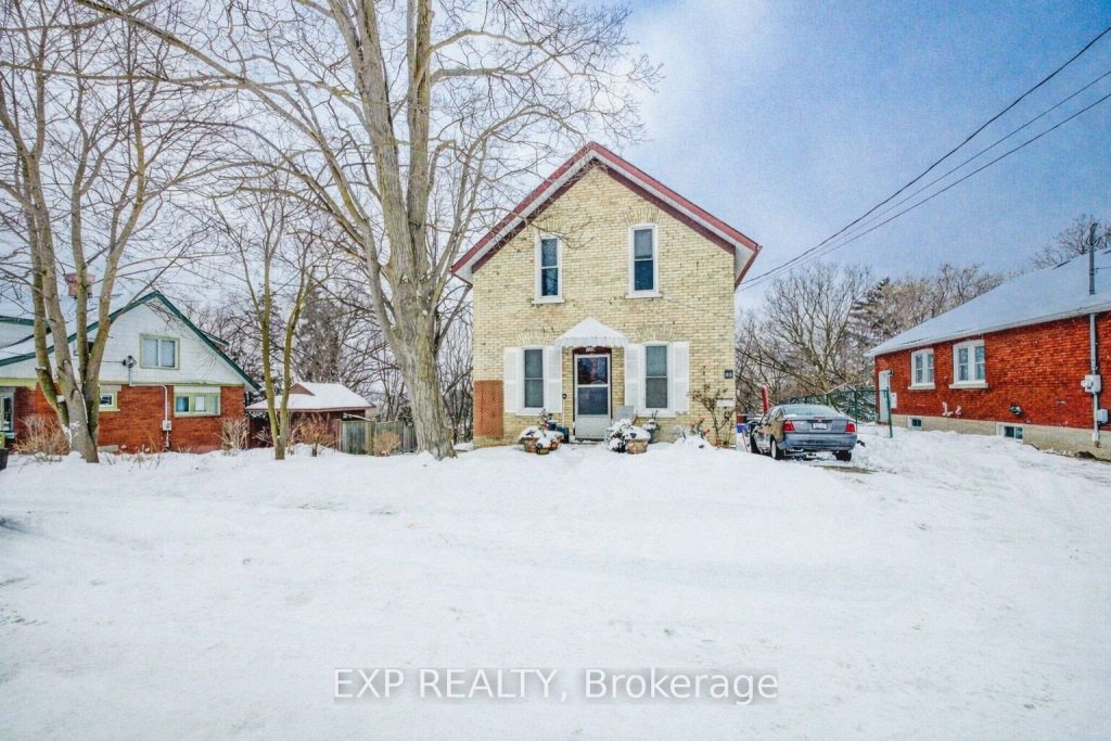 3-bedroom detached home for sale in Kitchener — 105 St George Street (Photo 1)