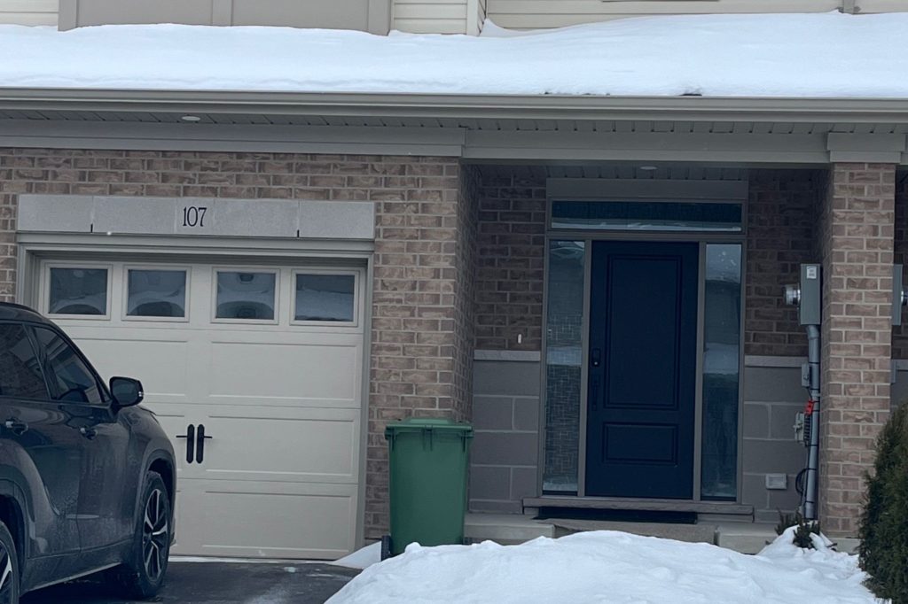 3-bedroom att/row/townhouse for rent in St. Thomas — 107 Cortland Terrace (Photo 1)