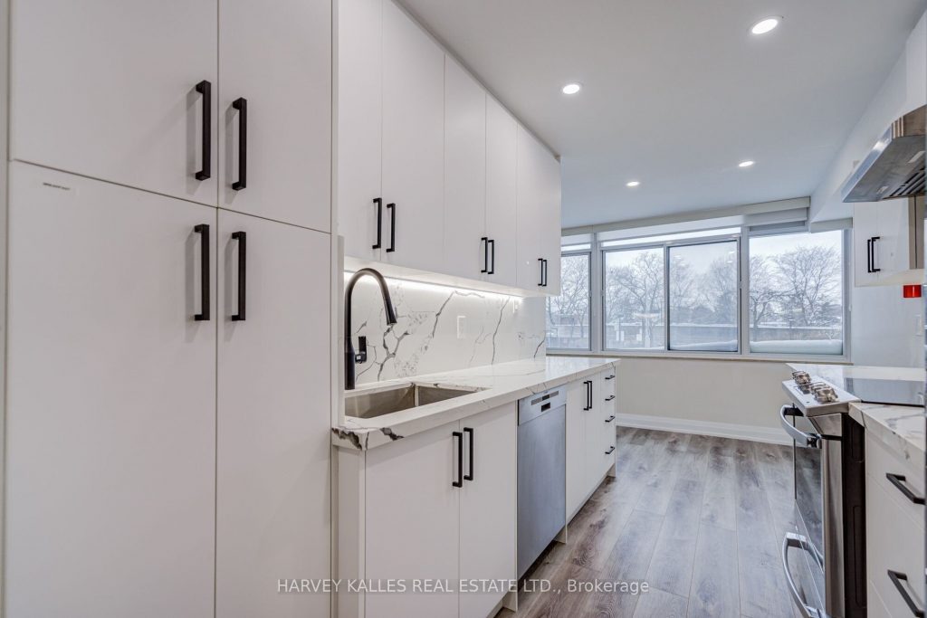 2-bedroom condo apartment for sale in Toronto — 109 - 3000 Bathurst Street (Photo 1)
