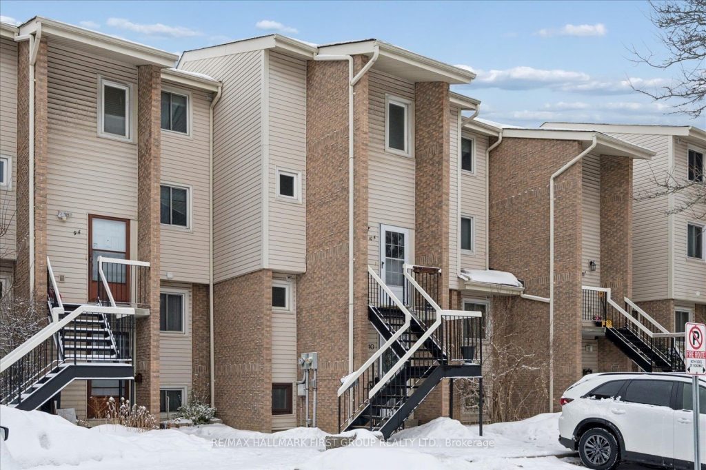 3-bedroom condo townhouse for sale in Pickering — 10A - 1360 Glenanna Road (Photo 1)