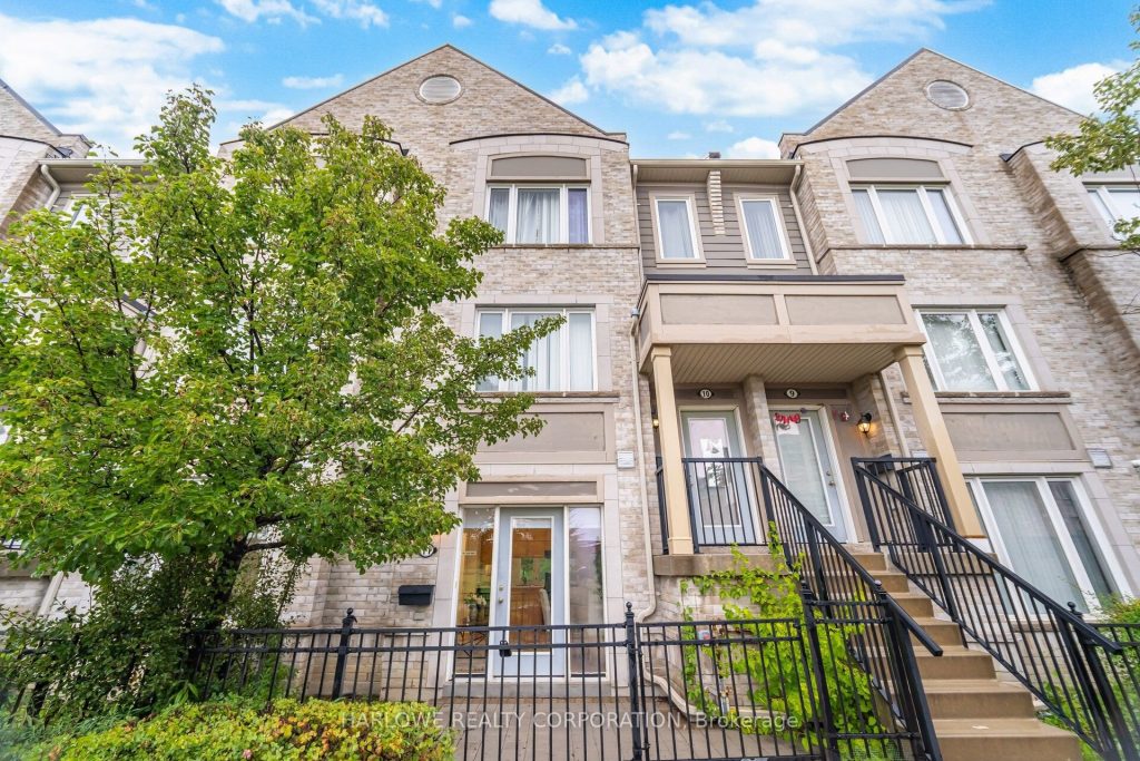 1-bedroom condo townhouse for sale in Brampton — 11 - 60 Fairwood Circle (Photo 1)