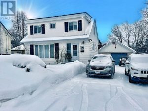 3-bedroom home for sale in Elliot Lake — 11 Oak Hill Road