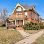 Studio home for sale in Chatham — 11 Victoria Avenue (Photo 1)