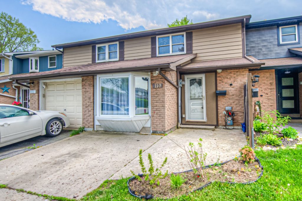 4-bedroom att/row/townhouse for sale in Hamilton — 110 Gledhill Crescent (Photo 1)