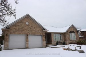 2-bedroom detached home for sale in Burlington — 1104 Crofton Way