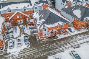 2-bedroom condo townhouse for sale in Whitchurch-stouffville — 111 - 12455 Ninth Line
