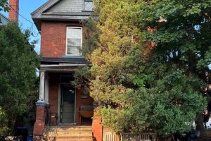 8-bedroom detached home for sale in Collingwood — 111 Beech Street