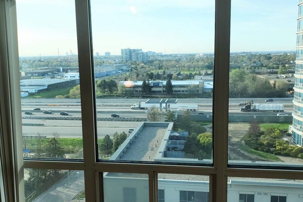1-bedroom condo apartment for sale in Toronto — 1115 - 8 Lee Centre Drive (Photo 1)