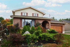 3-bedroom detached home for sale in Renfrew — 115 Ivy Avenue