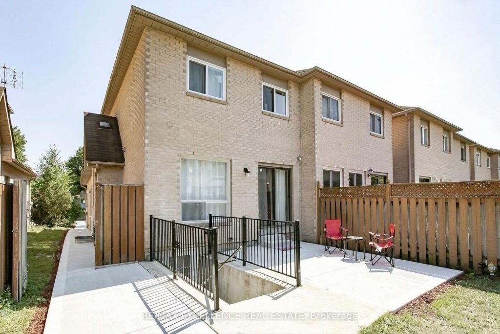 1-bedroom att/row/townhouse for rent in Brampton — 117 Richwood Crescent (Photo 1)