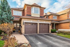 4-bedroom detached home for sale in Richmond Hill — 12 Barberry Crescent