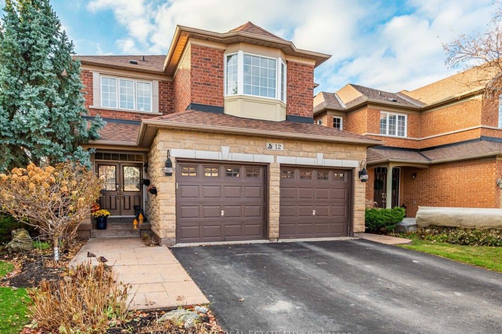 4-bedroom detached home for sale in Richmond Hill — 12 Barberry Crescent (Photo 1)