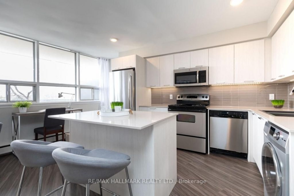 1-bedroom co-op apartment for rent in Toronto — 1202 - 4340 Bloor Street W (Photo 1)