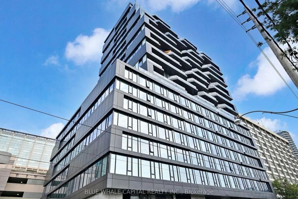 3-bedroom condo apartment for rent in Toronto — 1210 - 195 Mccaul Street (Photo 1)