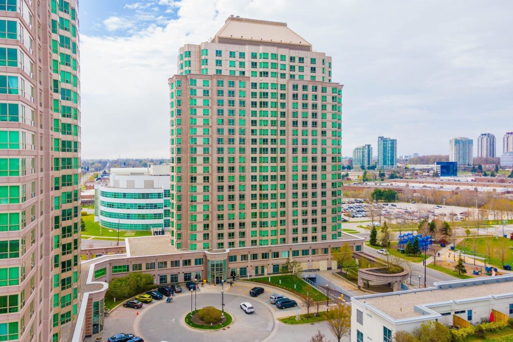 1-bedroom condo apartment for rent in Toronto — 1215 - 1 Lee Centre Drive (Photo 1)