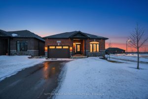2-bedroom detached home for sale in Springwater — 123 Ritchie Crescent