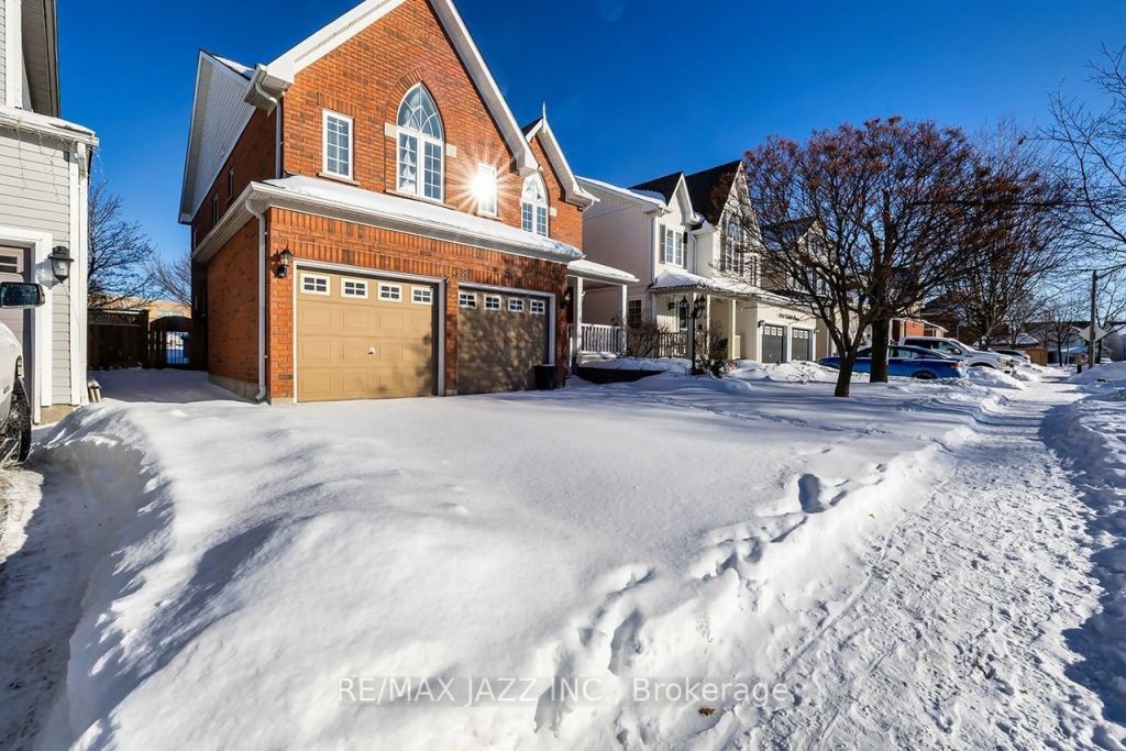 4-bedroom detached home for sale in Oshawa — 1238 Oakhill Avenue (Photo 1)