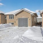 3-bedroom detached home for sale in Kawartha Lakes — 124 Mary Street W (Photo 2)