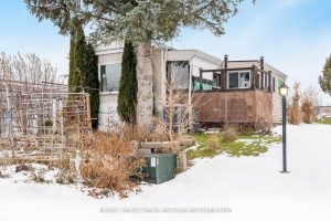 2-bedroom mobiletrailer home for sale in Bradford West Gwillimbury — 13 Sunrise Circle