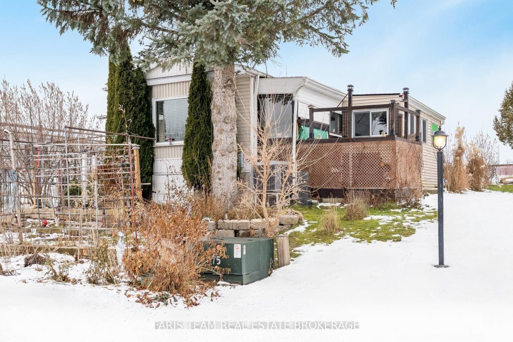 2-bedroom mobiletrailer home for sale in Bradford West Gwillimbury — 13 Sunrise Circle (Photo 1)