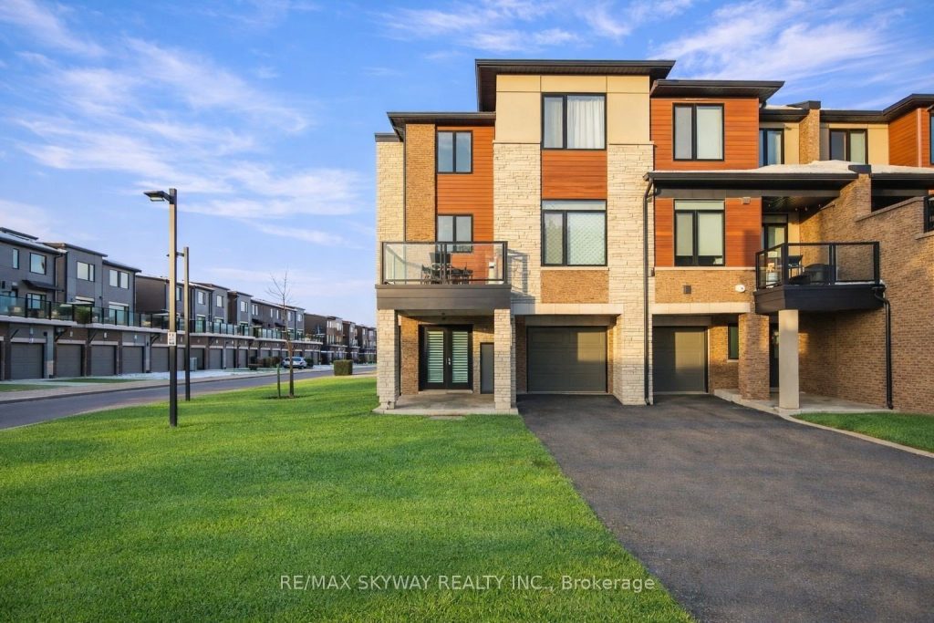 3-bedroom att/row/townhouse for sale in Hamilton — 130 - 590 North Service Road (Photo 1)