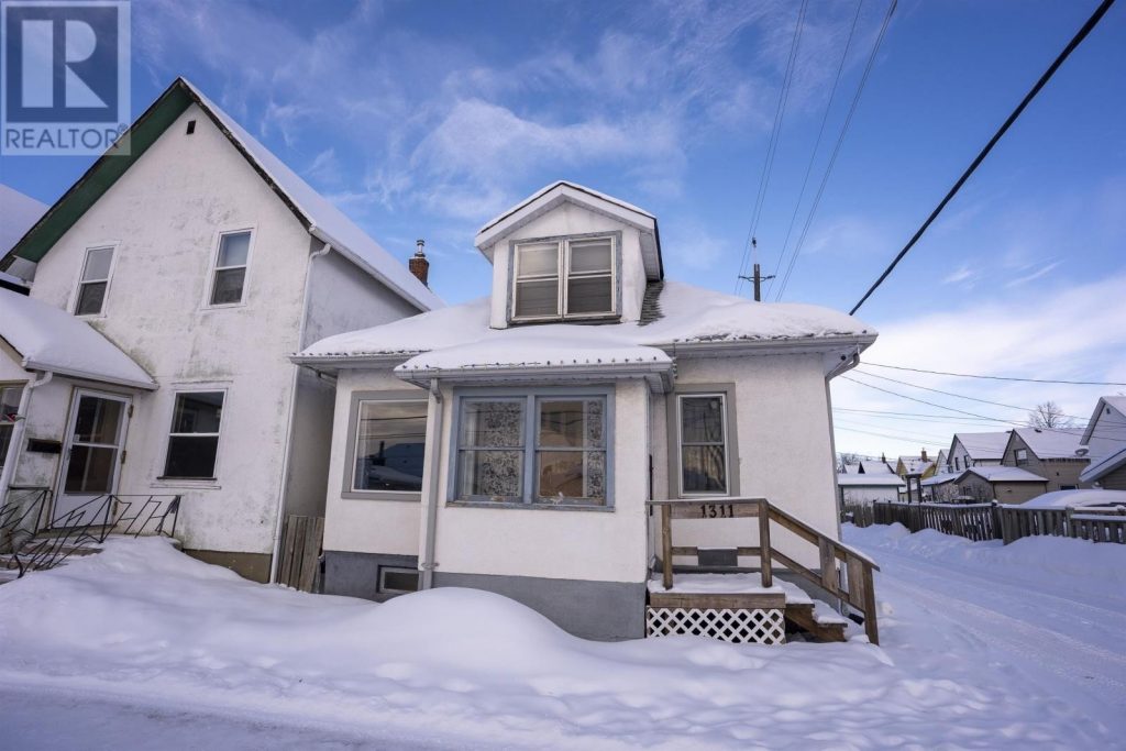 2-bedroom home for sale in Thunder Bay — 1311 Donald Street E (Photo 1)