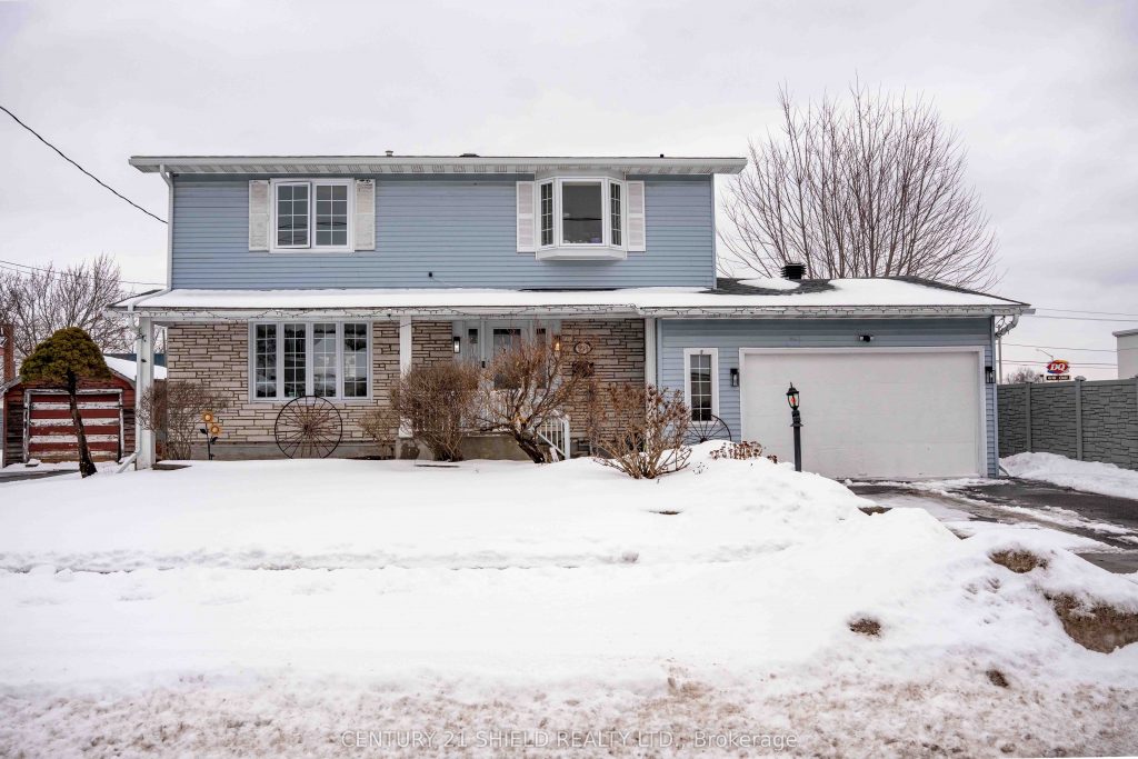 4-bedroom detached home for sale in Cornwall — 1319 Aubin Avenue (Photo 1)