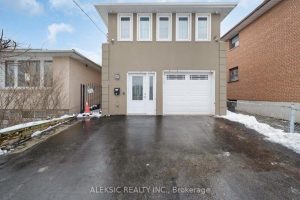3-bedroom triplex home for sale in Toronto — 132 Browns Line