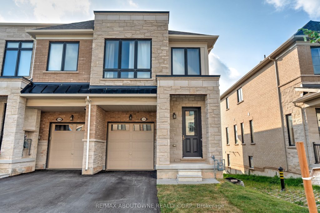4-bedroom att/row/townhouse for rent in Burlington — 1394 Almonte Drive (Photo 1)