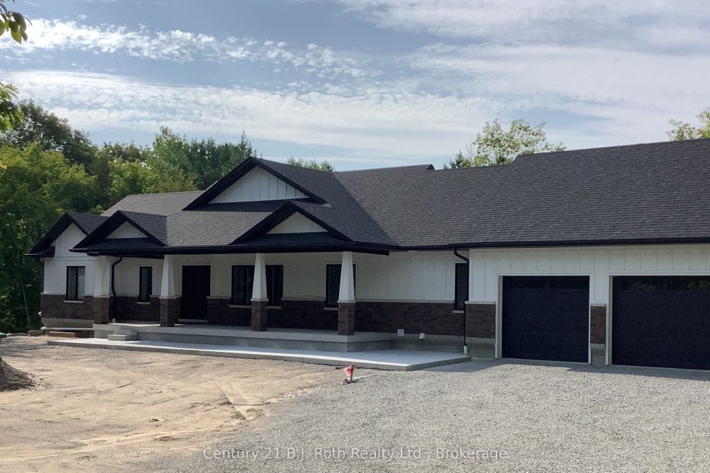 3-bedroom detached home for sale in Springwater — 14 Greenlaw Court (Photo 1)