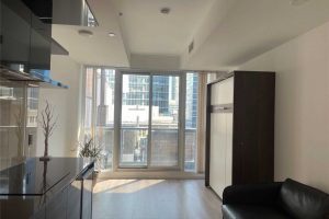 Studio condo apartment for sale in Toronto — 1405 - 70 Temperance Street