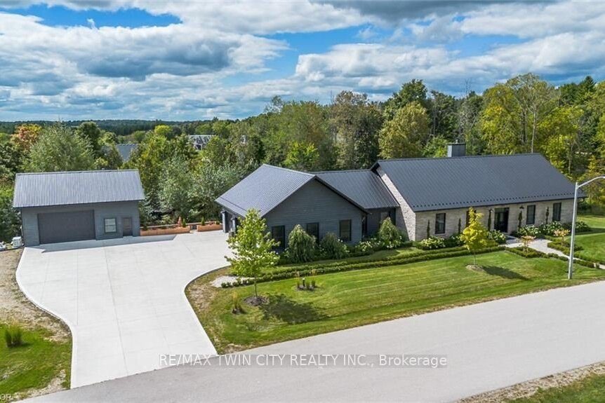 4-bedroom detached home for sale in Mapleton — 141 Ruth Anne Place W (Photo 1)