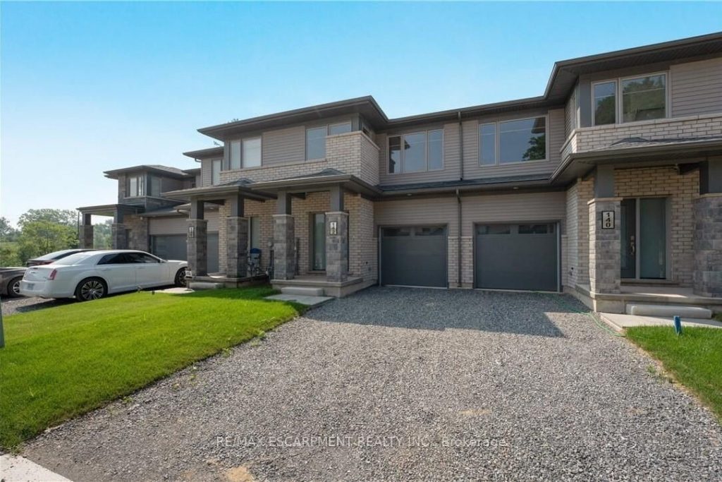 3-bedroom att/row/townhouse for sale in Thorold — 142 Willson Drive (Photo 1)