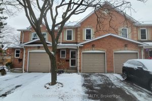 3-bedroom condo townhouse for rent in Mississauga — 15 - 1039 Cedarglen Gate