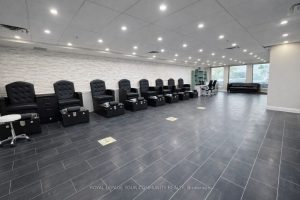 Studio commercial retail home for rent in Vaughan — 15 - 136 Winges Road N